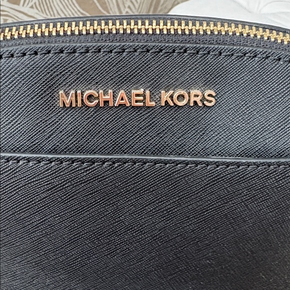 MICHAEL KORS Jet Set Travel black crossbody bag with gold hardware - Picture 3 of 8